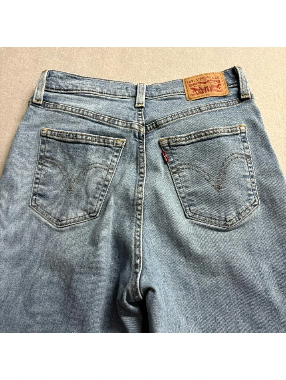 Levis High Waisted Mom Jeans Womens 28 Blue Stretch Denim Tapered Leg W28 L27